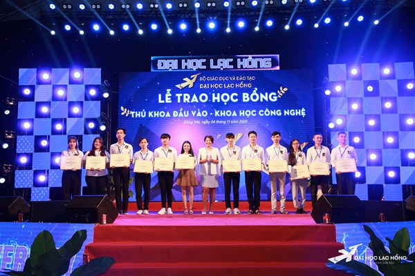 Đại học Lạc Hồng đã khởi động chặng đường mới cho tân sinh viên bằng sự kiện âm nhạc hoành tráng